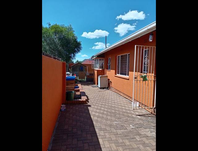 3 BEDROOM HOUSE FOR SALE IN GROENEWEIDE